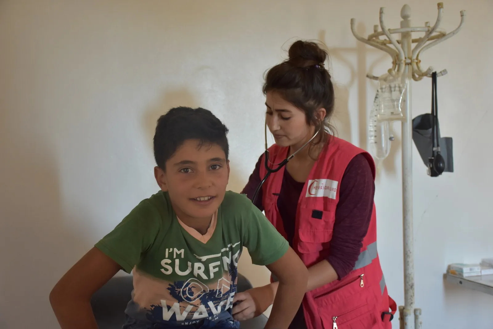 Heyva Sor a Kurd ji bo gundên Şêrawa noqteyeke tenduristiyê vekir