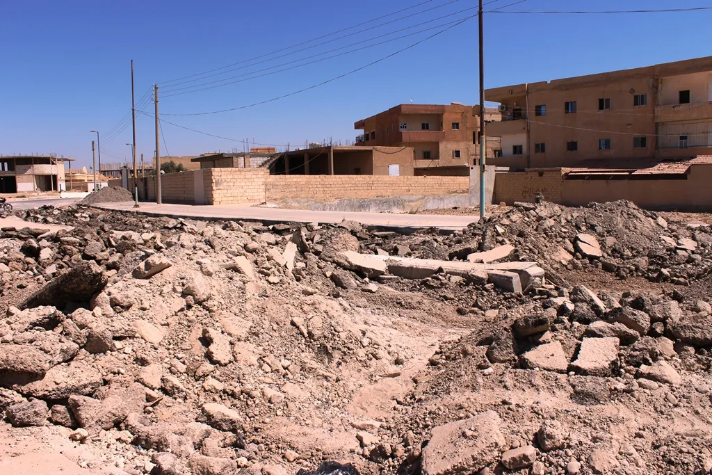 Şaredariya Gel a Tebqayê riyên bajêr sererast dike