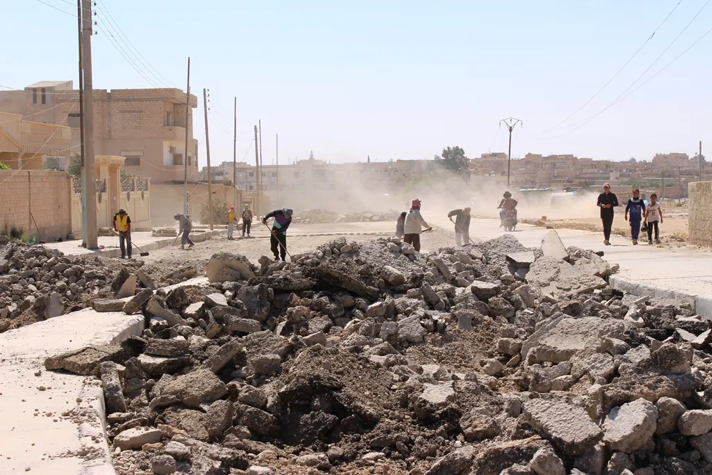 Şaredariya Gel a Tebqayê riyên bajêr sererast dike