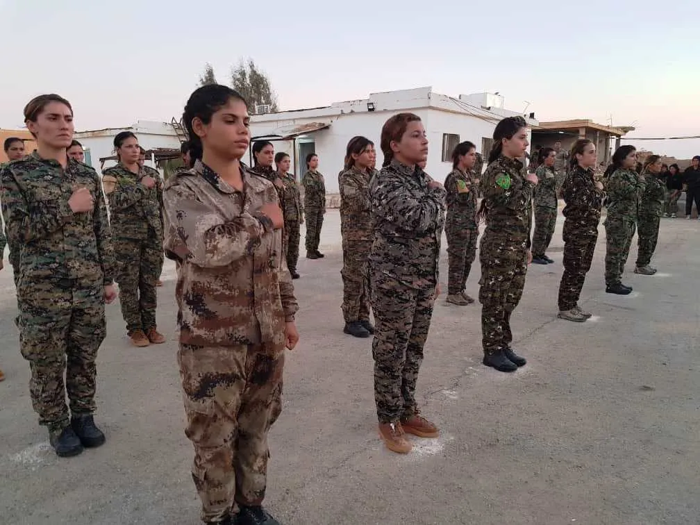 32 şervanên YPJ'ê dest bi perwerdeyê kir
