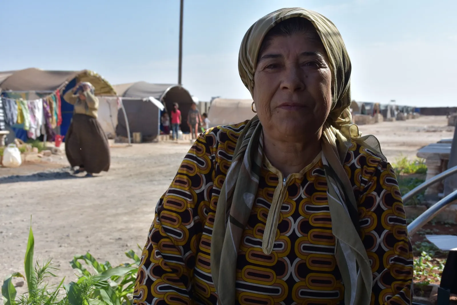 Jinên Efrînê bi îradeya xwe jiyanê li kampan geş dikin