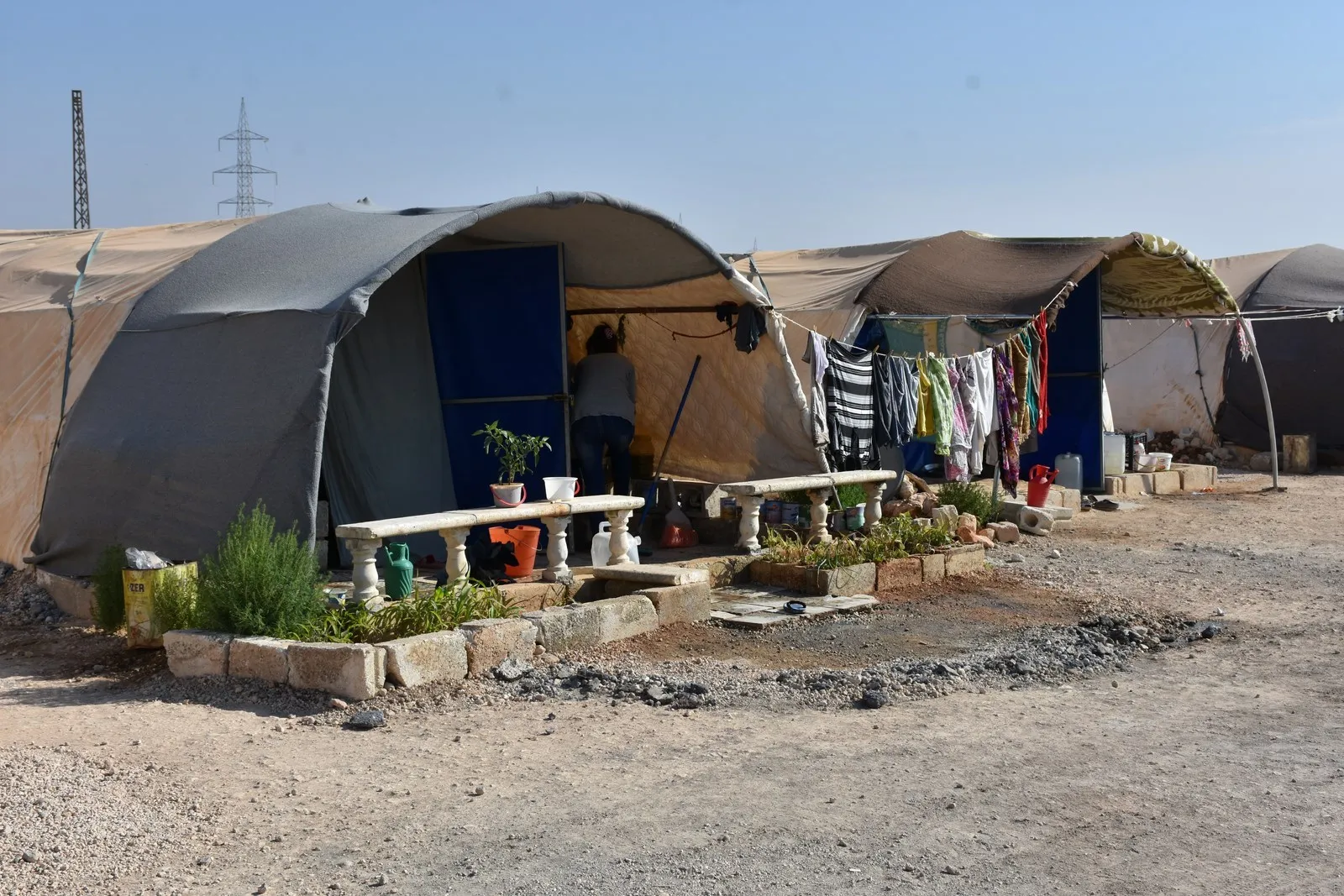 Jinên Efrînê bi îradeya xwe jiyanê li kampan geş dikin