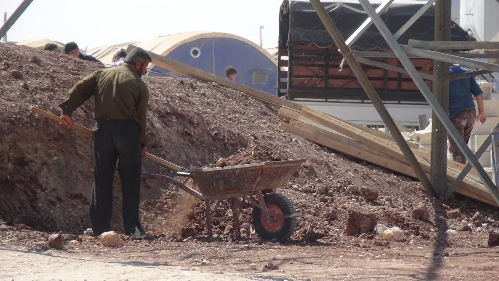 Şêniyên Efrînê xwe ji demsaleke din a berxwedanê re amade dikin