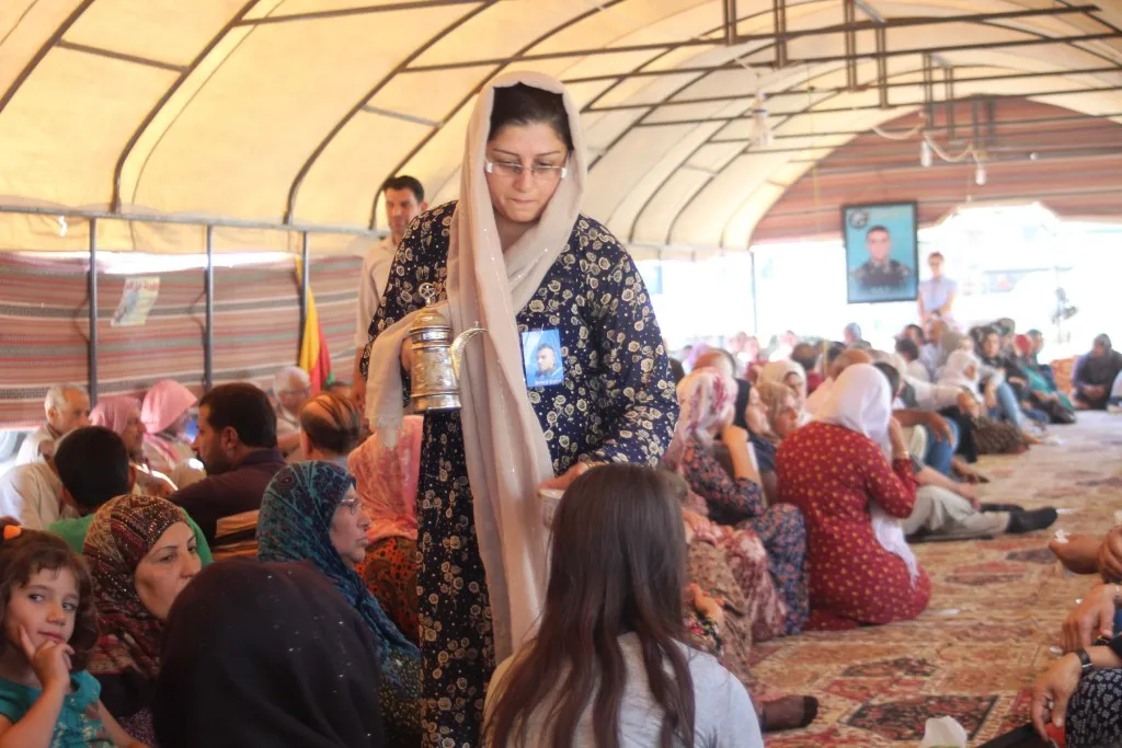 Şêniyên Kobanê sersaxî ji malbata şehîd Celal re xwest 