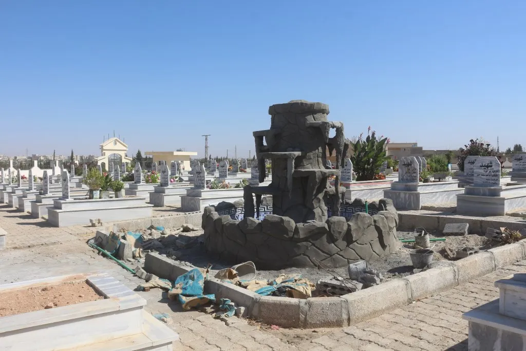 Xebatên avakirina goristana şehîdan a Minbicê di qonaxa dawîn de ne
