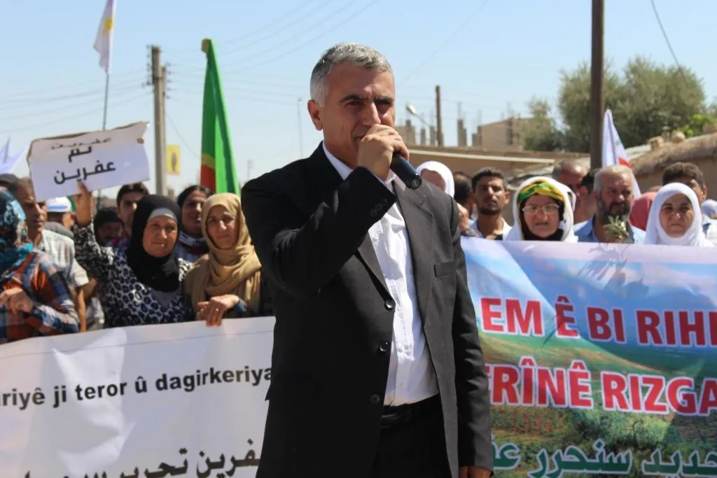 Şêniyên Qamişloyê ji bo Efrînê meşiyan