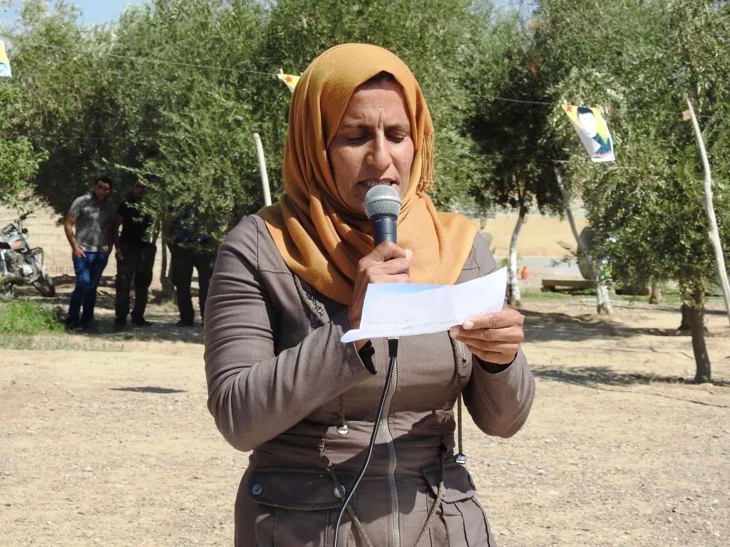 Xebatên birêxistinkirina jinan li gundewarên Reqayê