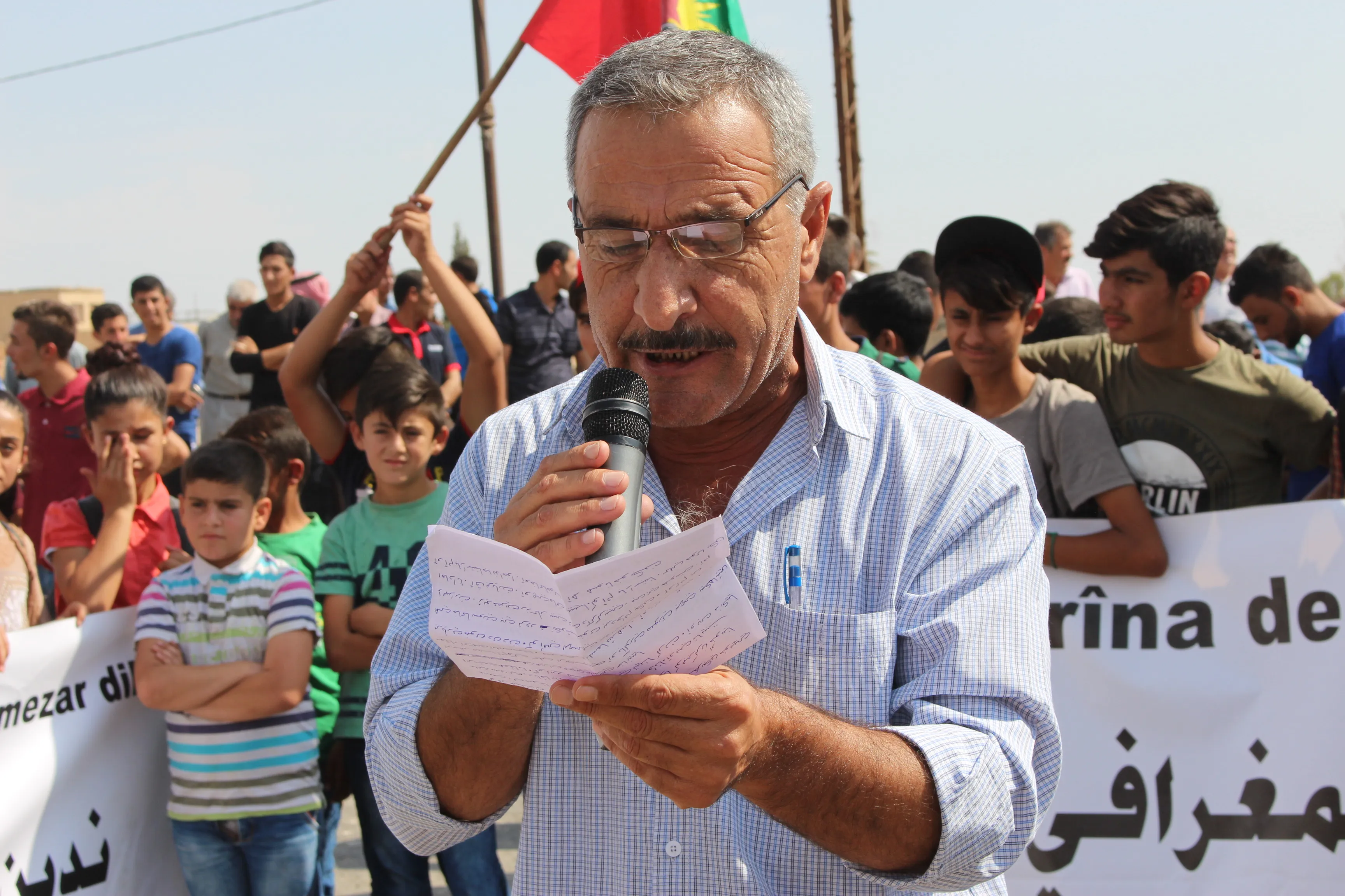 Şagirt û mamosteyên Tirbespiyê ji bo zarokên Efrînê deketin qadan  