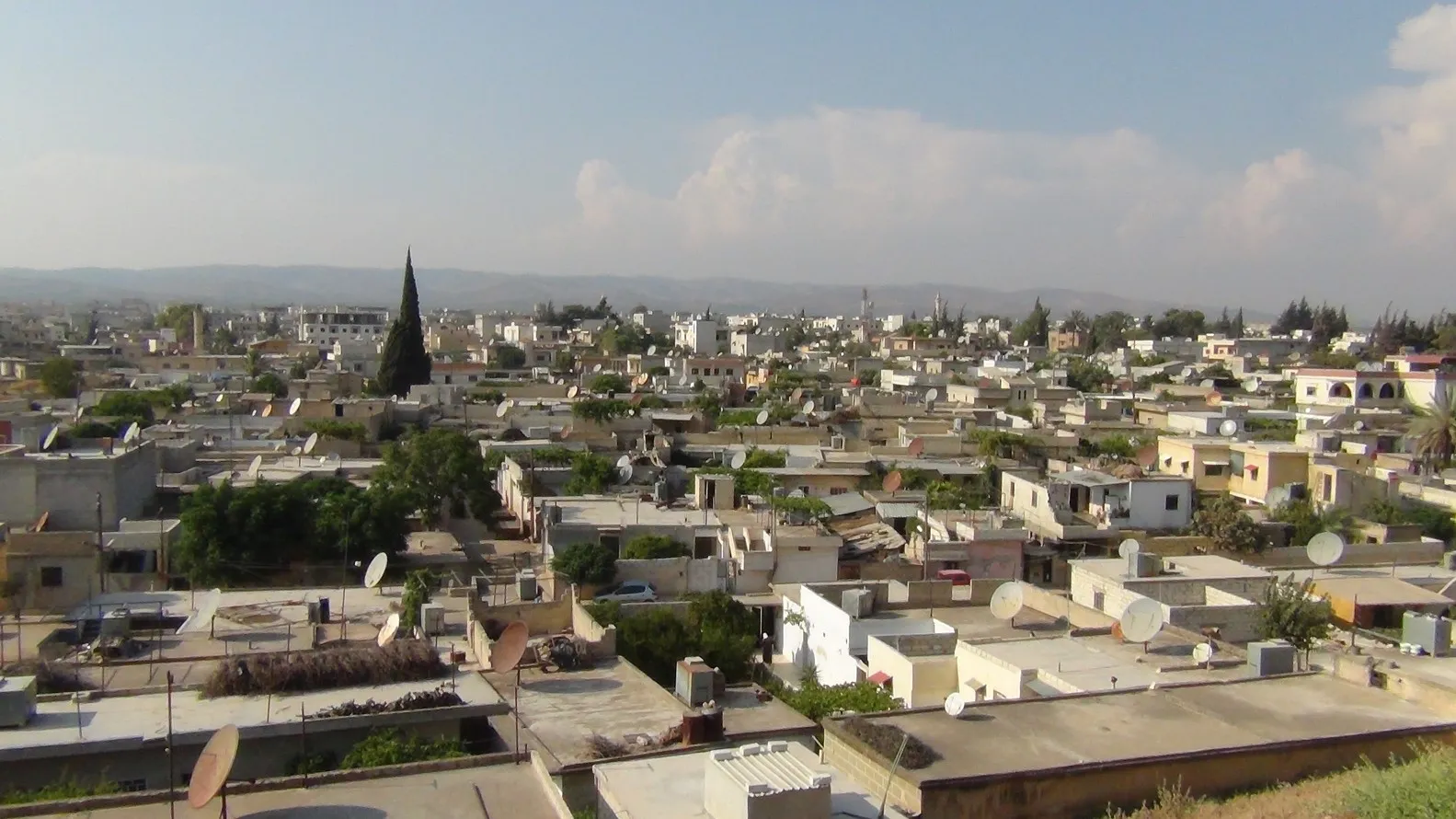 Bi dehan çete û malbatên xwe ji Efrînê direvin
