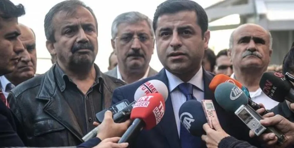 Ji bo Demîrtaş 4 sal û 8 meh, ji bo Onder jî 3 sal û 6 meh cezayê girtîgehê