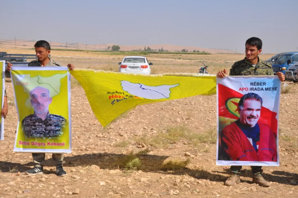 Şêniyên Kobanê sersaxî ji malbatên 3 şervanan re xwestin
