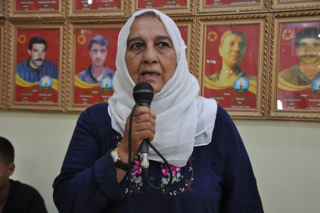 Şêniyên Kobanê sersaxî ji malbatên 3 şervanan re xwestin