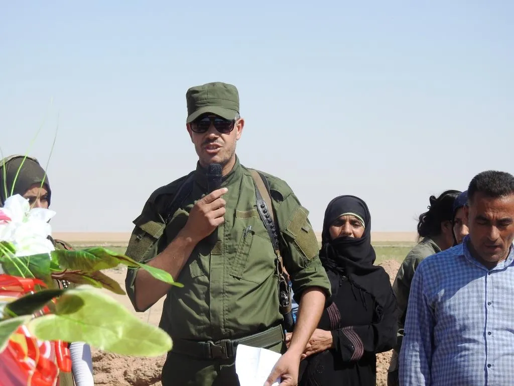 Goristana Şehîd Hanî El-Hesen 3 cangoriyên azadiyê hembêz kir