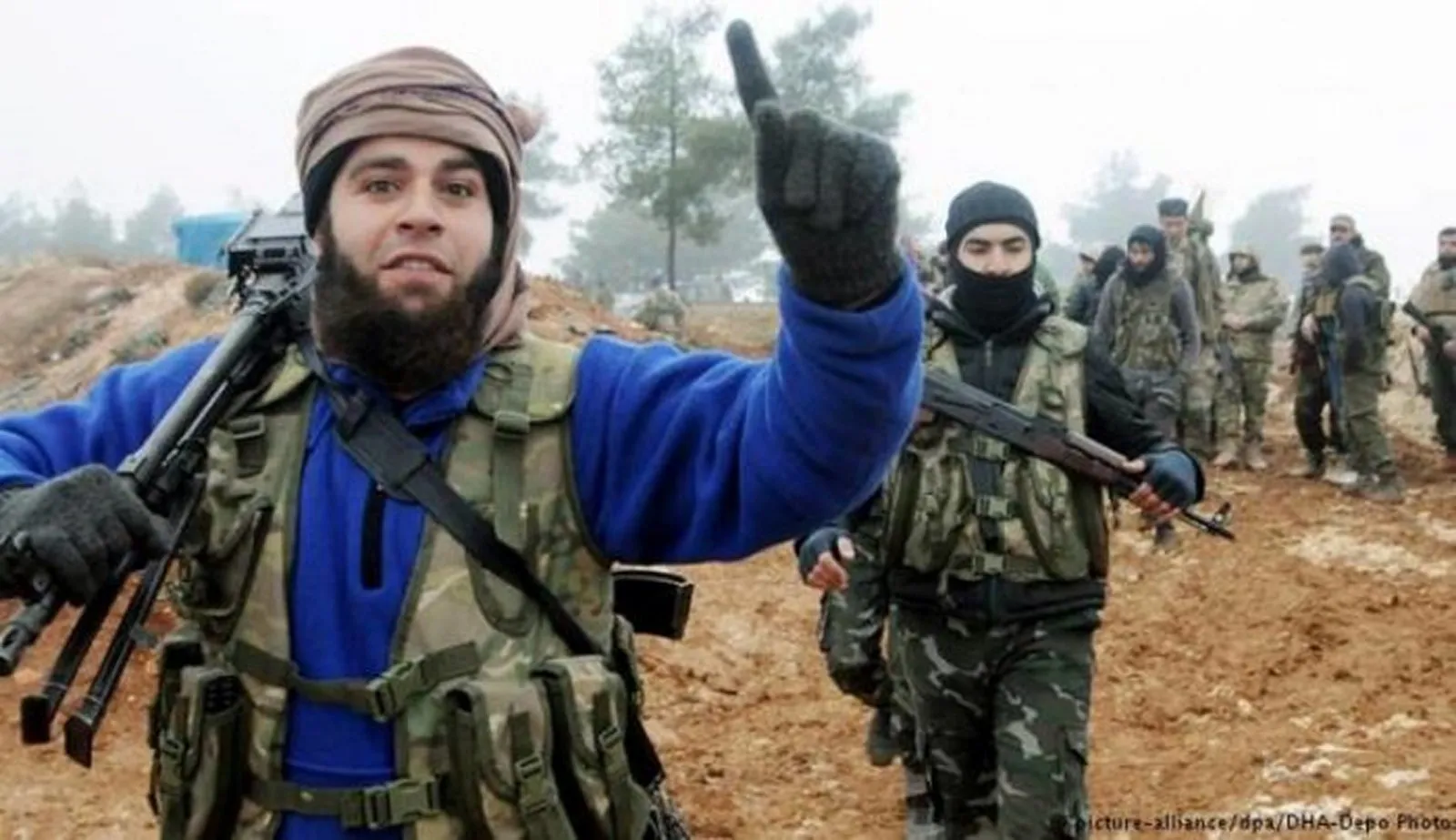 Hêzên dagirker li Efrînê berhemên zeytûnan talan dikin