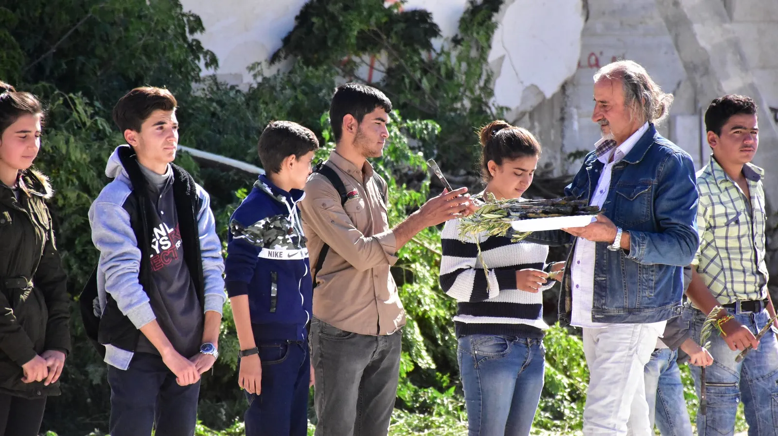 Zarokên Efrînê serpêhatiyên xwe bi nexçeyan vegotin