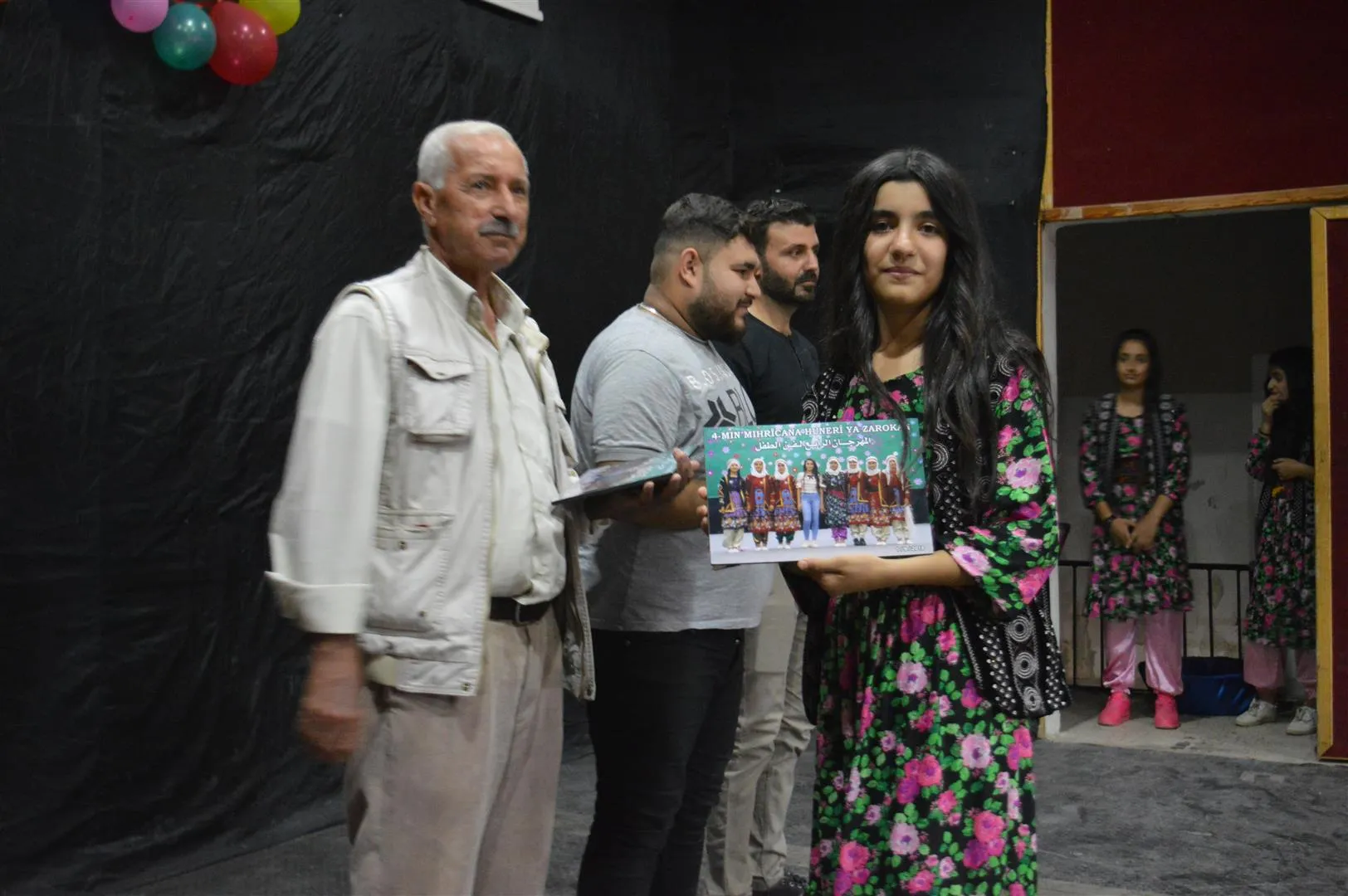 Zarokên beşdarî mîhrecanê bibûn hatin xelatkirin