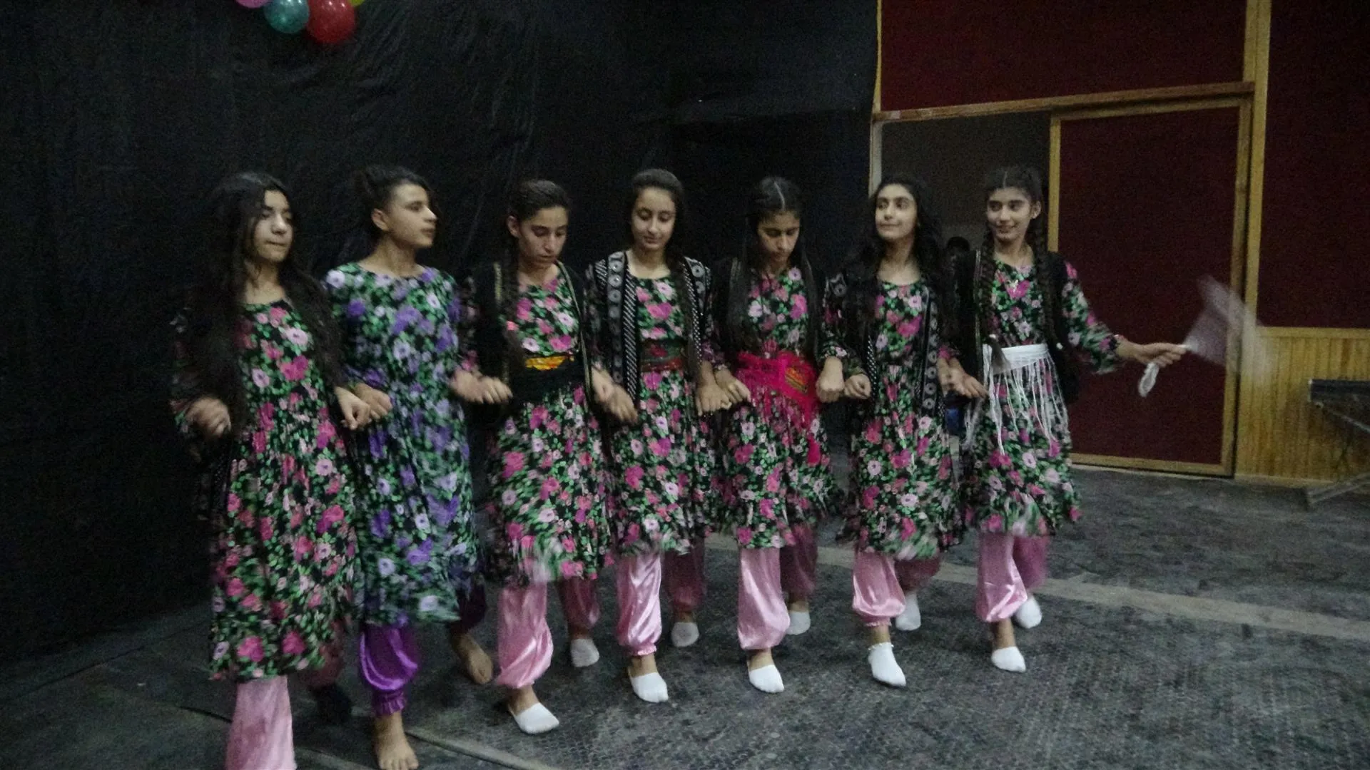 Zarokên beşdarî mîhrecanê bibûn hatin xelatkirin