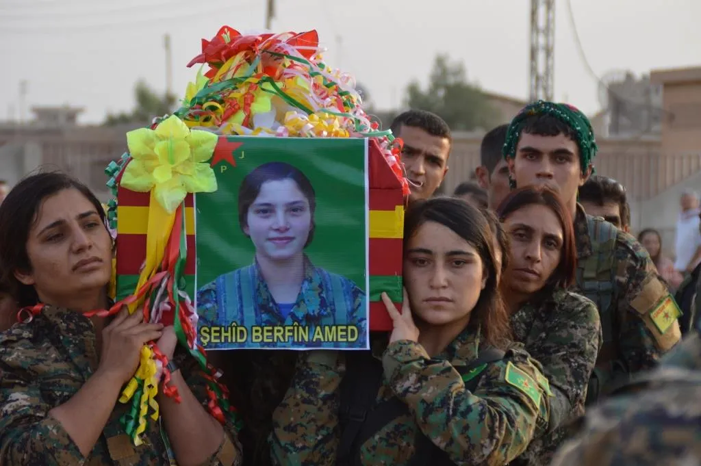 ‘Şehîd Berfîn hêza jin a li hemberî koletiyê îsbat kir‘