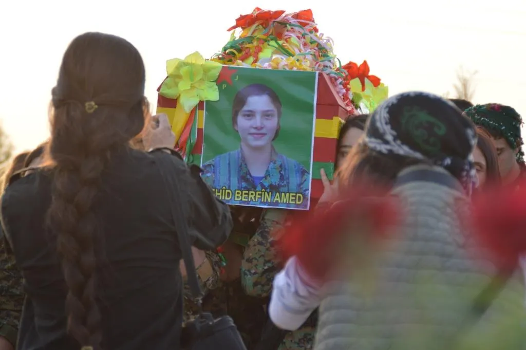 ‘Şehîd Berfîn hêza jin a li hemberî koletiyê îsbat kir‘