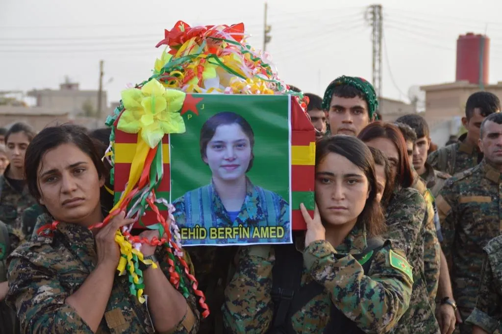 ‘Şehîd Berfîn hêza jin a li hemberî koletiyê îsbat kir‘