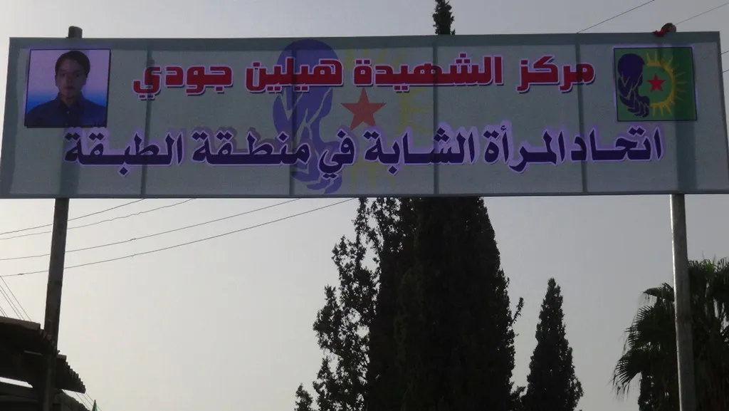 Jinên ciwan ên herêma Tebqayê navenda xwe vekirin.