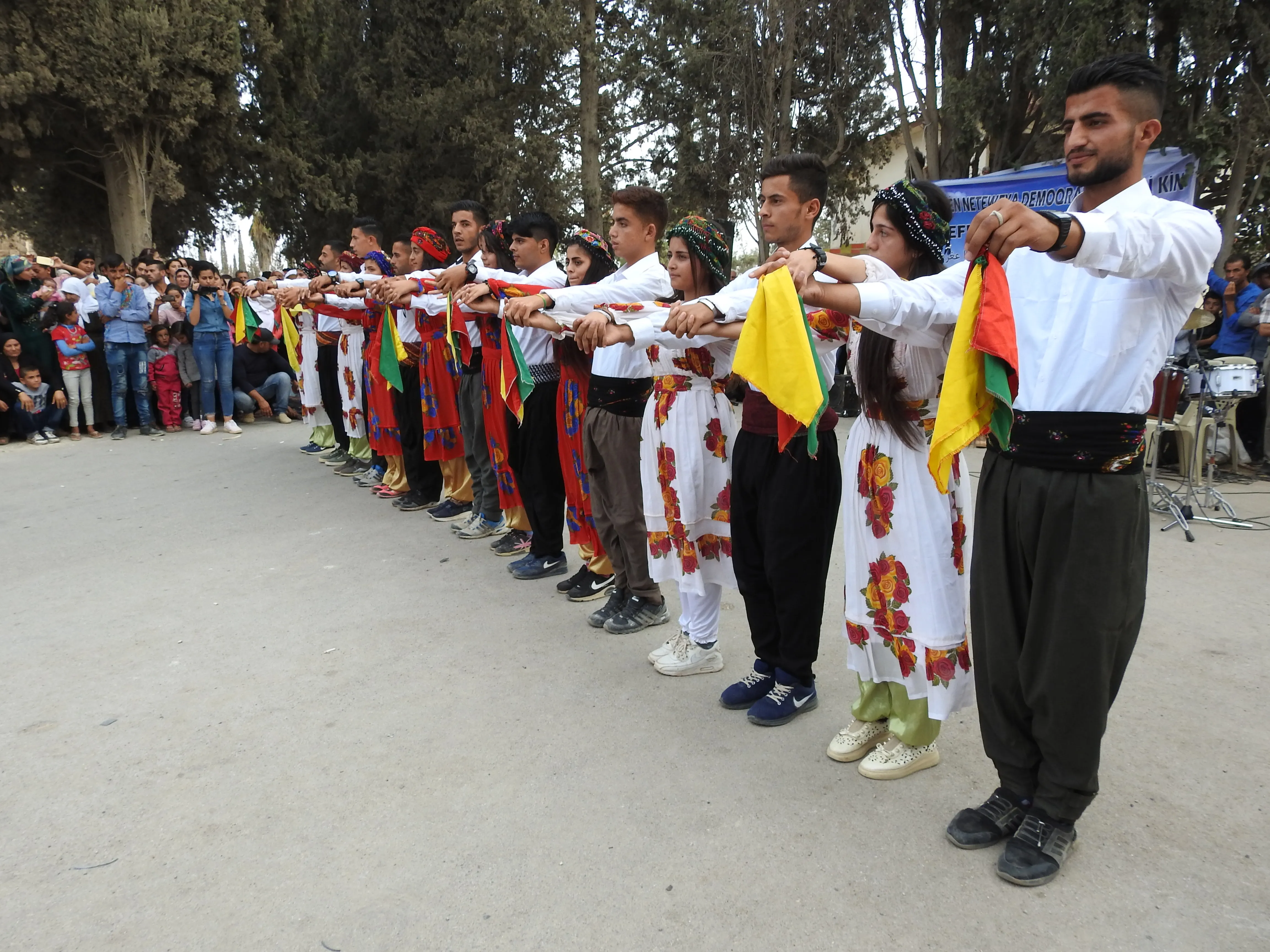 Çalakiyên hunerî yên ji bo piştgiriya pêngava rizgarkirina Efrînê didomin