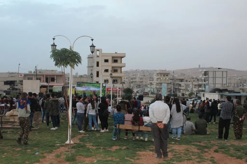 Hunermendên Kobanê piştgirî dan Berxwedana Serdemê