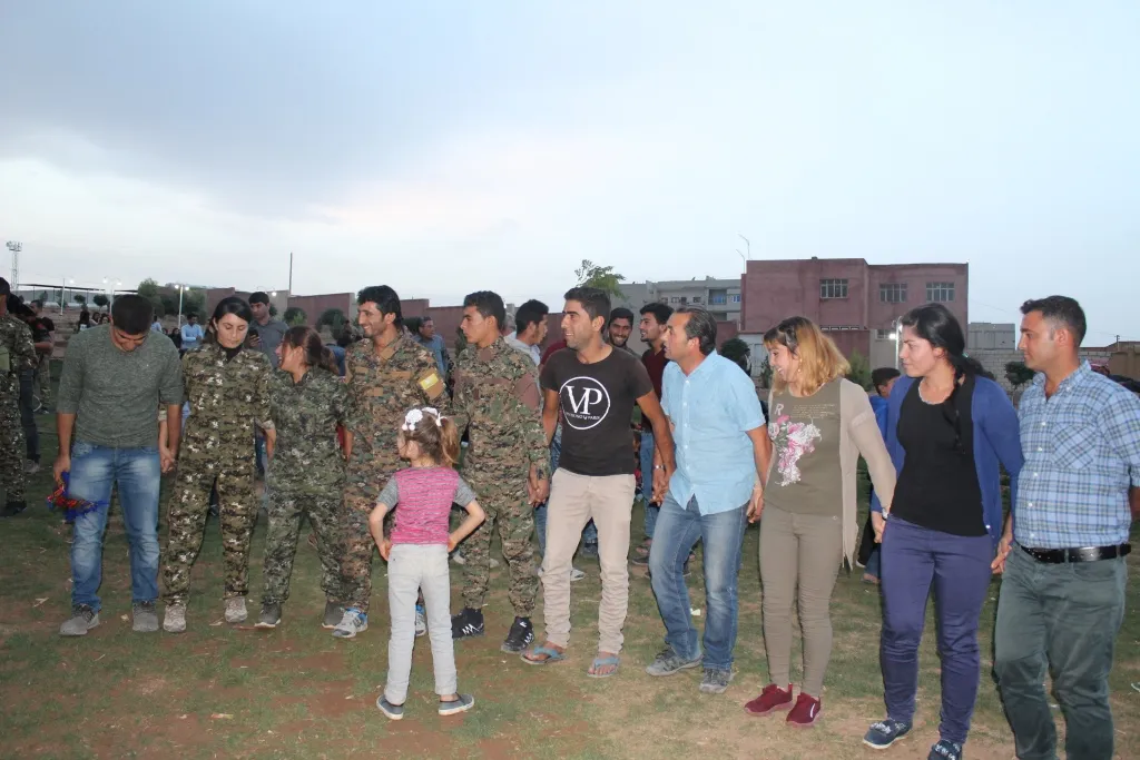 Hunermendên Kobanê piştgirî dan Berxwedana Serdemê