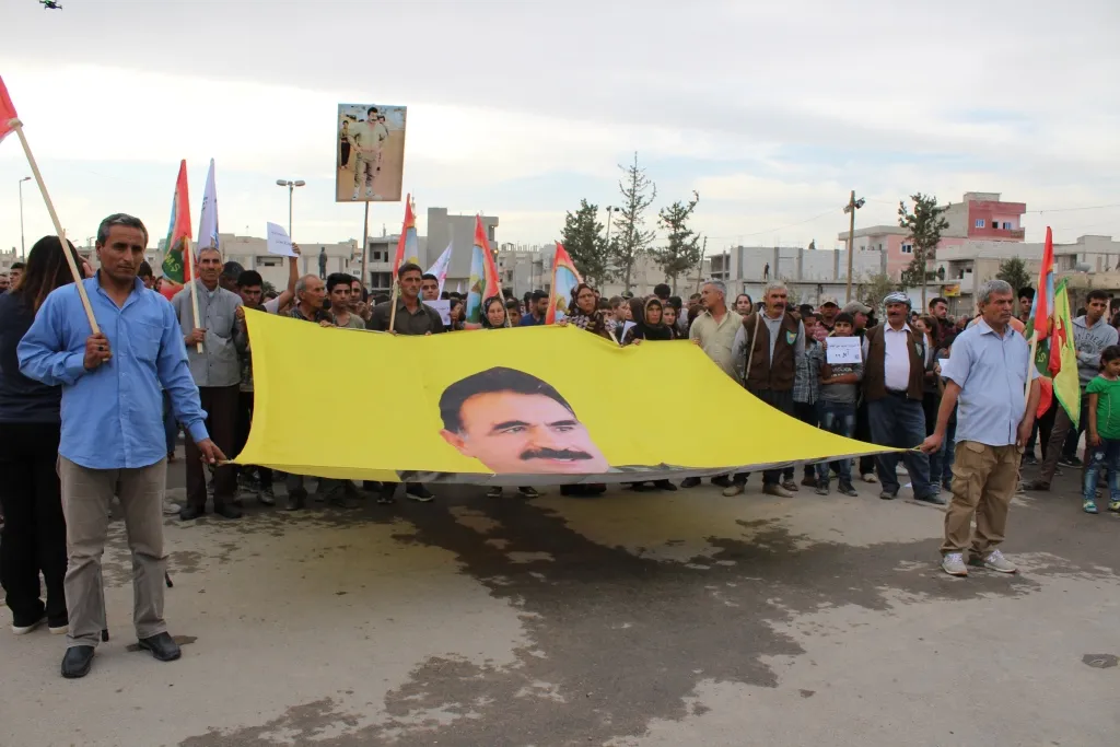 Li Kobanê li dijî komployê çalakiyeke protestoyê