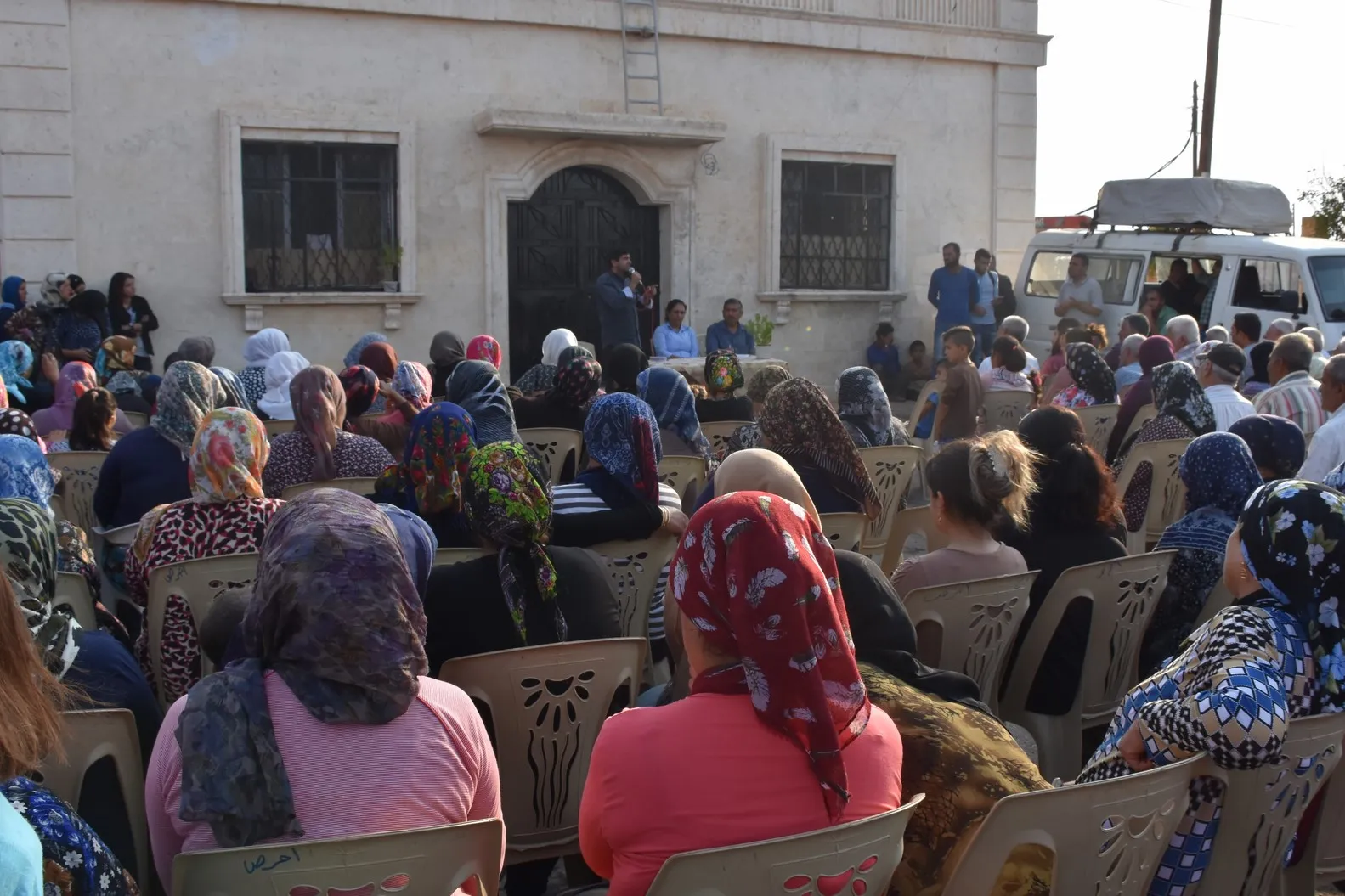 Geşdanên siyasî ji şêniyên Efrînê re hatin nirxandin