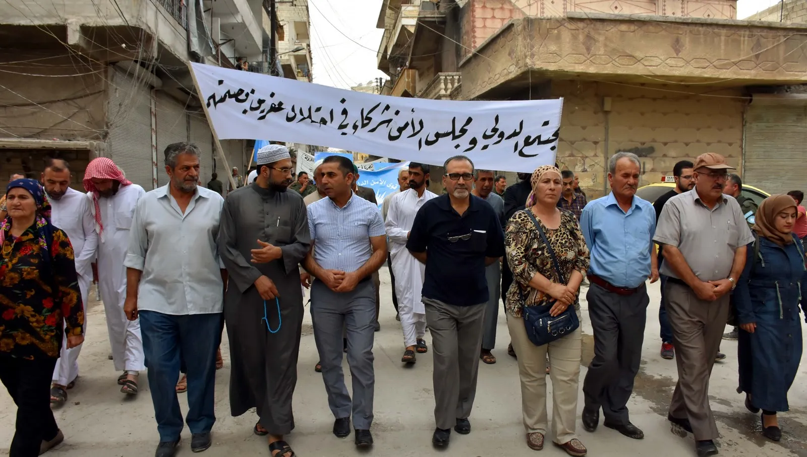 Li Helebê bi hezaran ji bo Ocalan û Efrînê daketin qadan