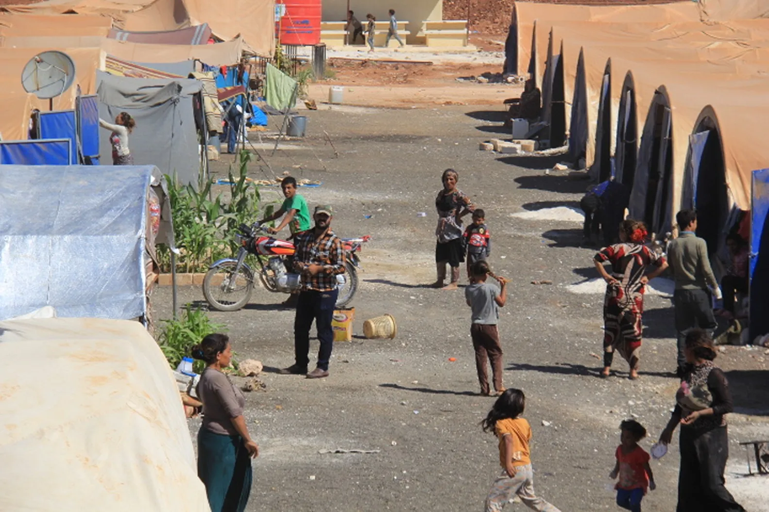 Kampa Efrînê li gorî derfetên heyî  xizmetê dike