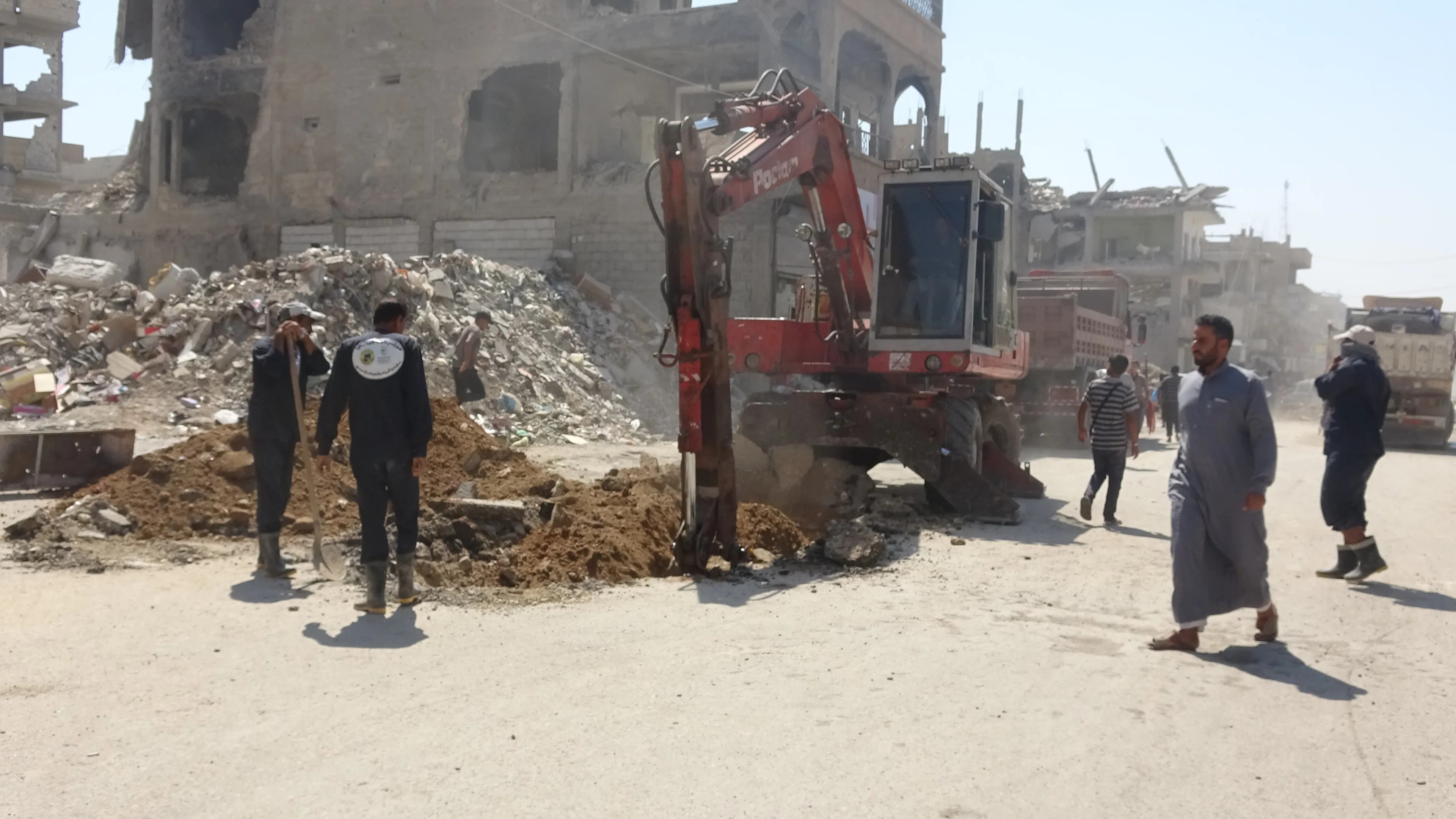 Reqa piştî salekê: kedên mezin di aliyê xwebirêvebirinê, xizmetguzarî û jinûve avakirinê de- 1