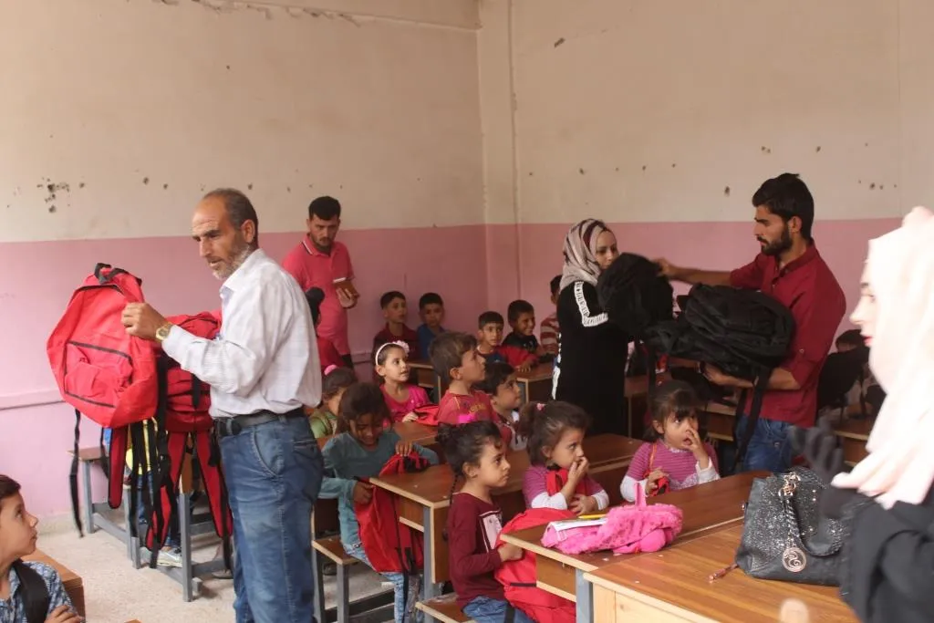 Xwendekarên Reqayê çenteyên xwe yên dibistanê wergirtin