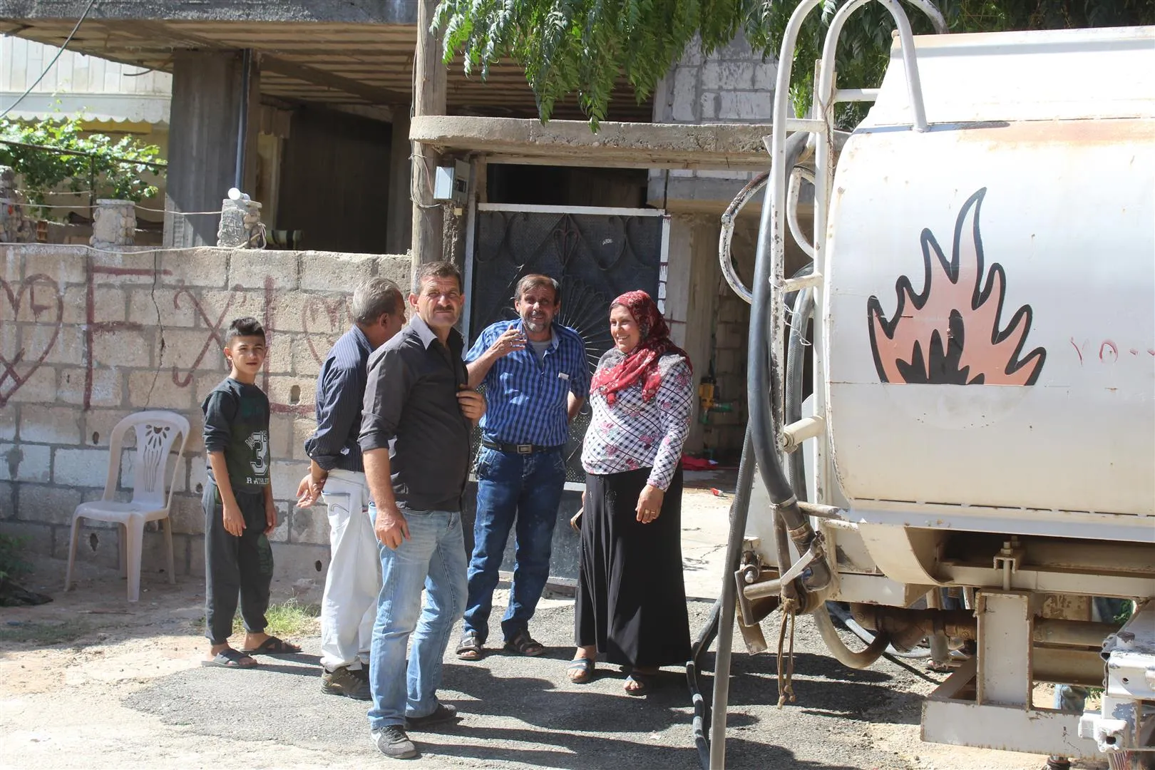 Komîteya Sotemeniyê mazotê li şêniyan belav dike