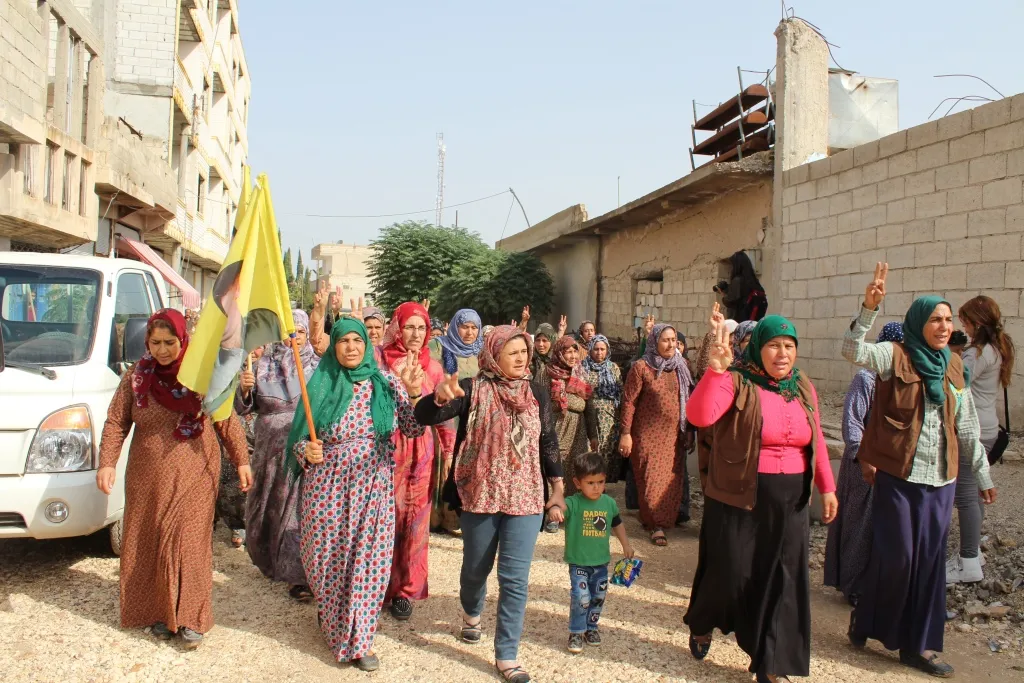 Şêniyên Kobanê sersaxî ji malbata şehîdê HPG`ê re xwest
