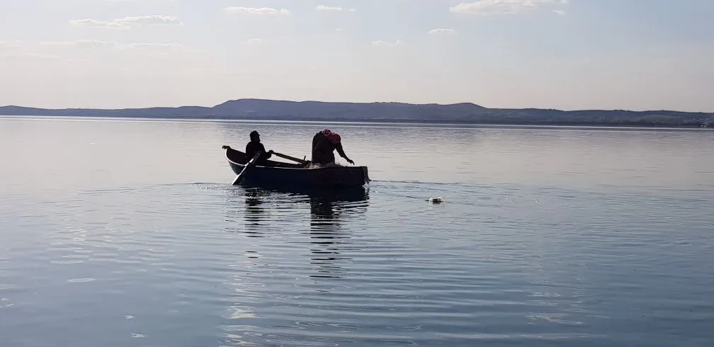 Li ser çemê Firatê masîvaneke jin