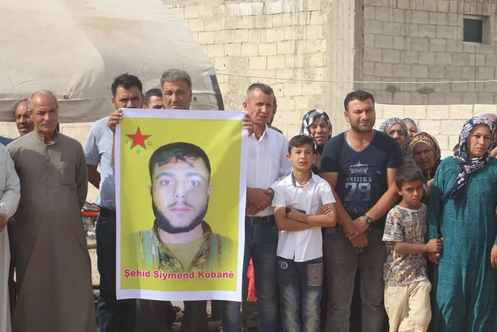 Welatiyên Kobanê sersaxî ji malbata şehîd Siyamend re xwest