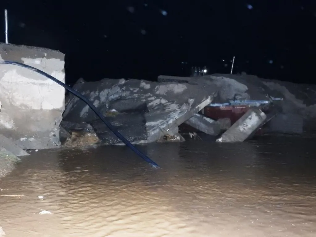 Li Reqayê lehiyê pirek hilweşand