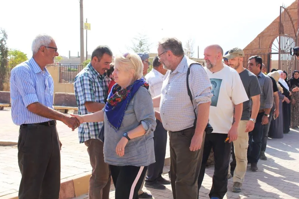 Malbatên şehîdên enternasyonalîst: Bi saya şehîdan gelên herêmê azadiyê dijîn