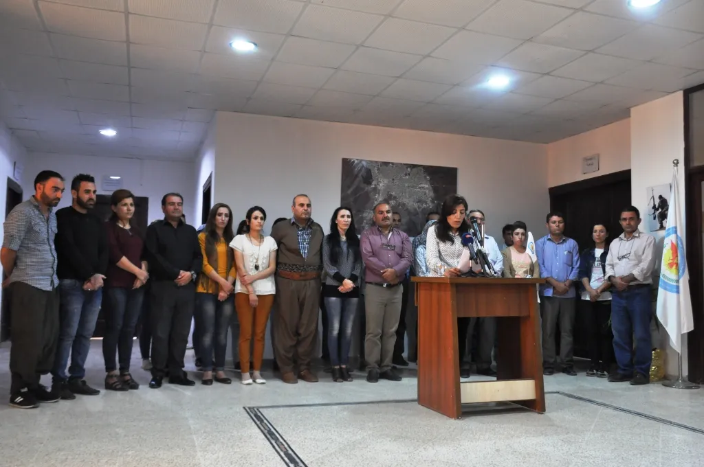 Rêveberiya Xweser pesna rola welatiyên Bakurê Kurdistanê di şikandina DAIŞ'ê de da