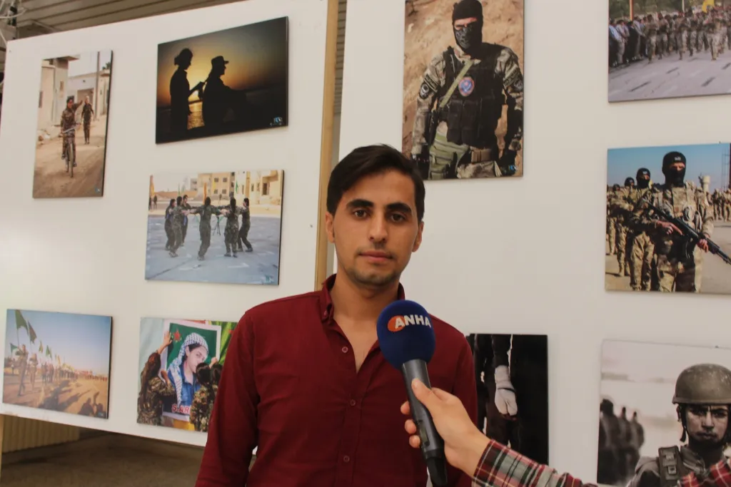 Di her wêneyekî de çîrokeke berxwedan û têkoşînê