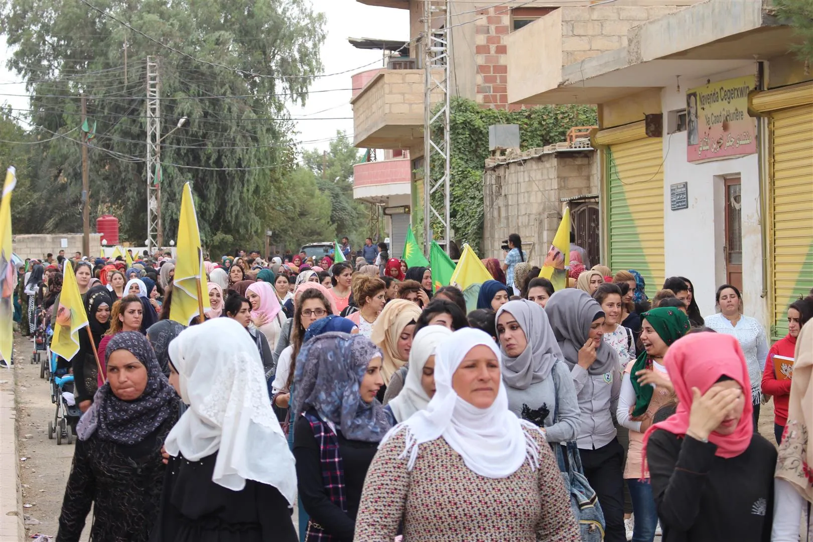 ‘Bi saya hêz û îradeya jinên azad dê Efrîn rizgar bibe’