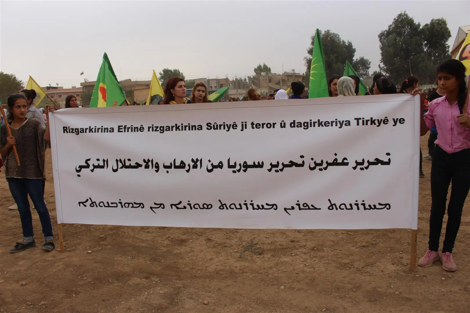 ‘Bi saya hêz û îradeya jinên azad dê Efrîn rizgar bibe’