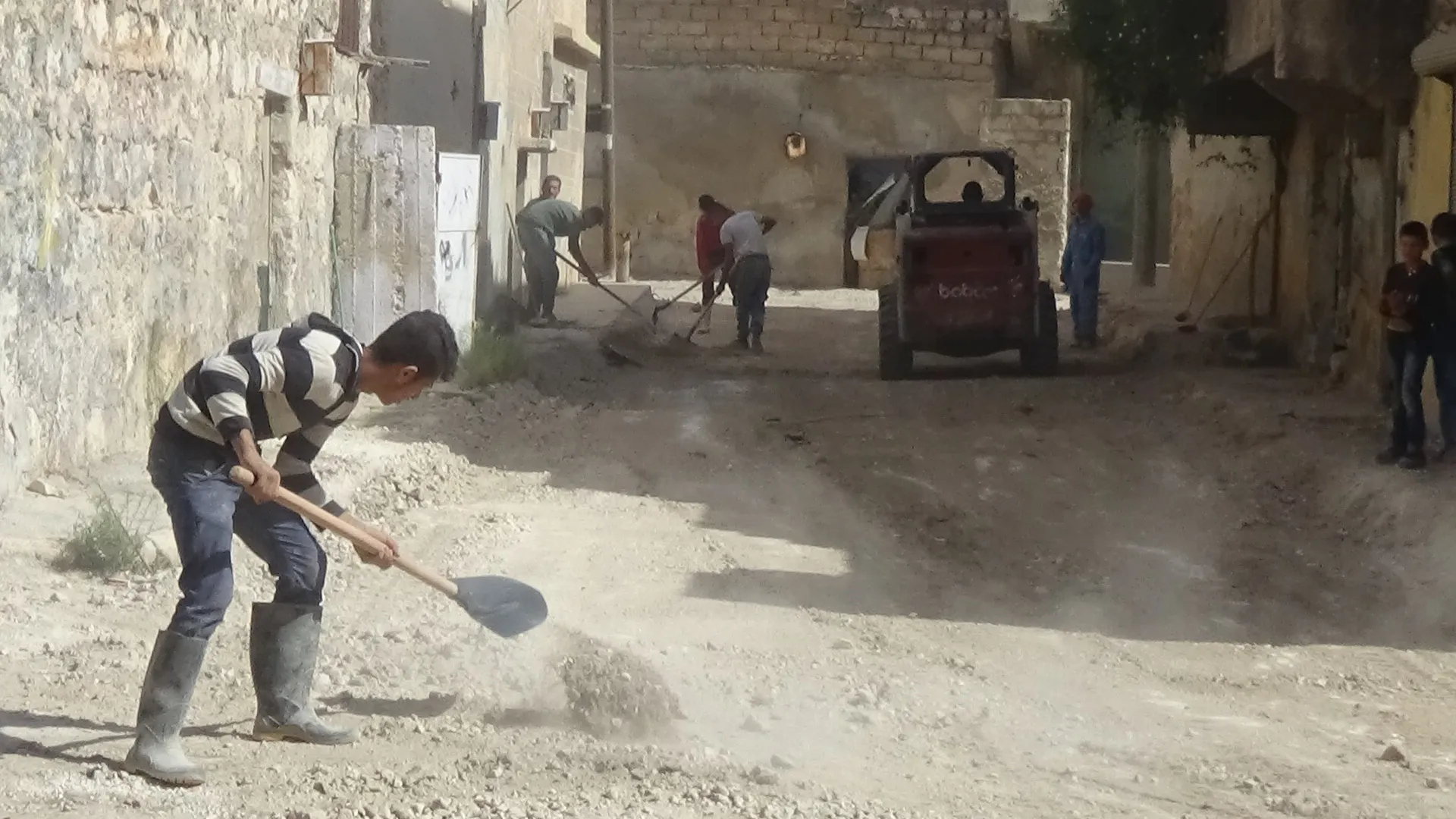 Şaredariya Şêxmeqsûdê dest bi xebatên rakirina bermahiyên şer kir