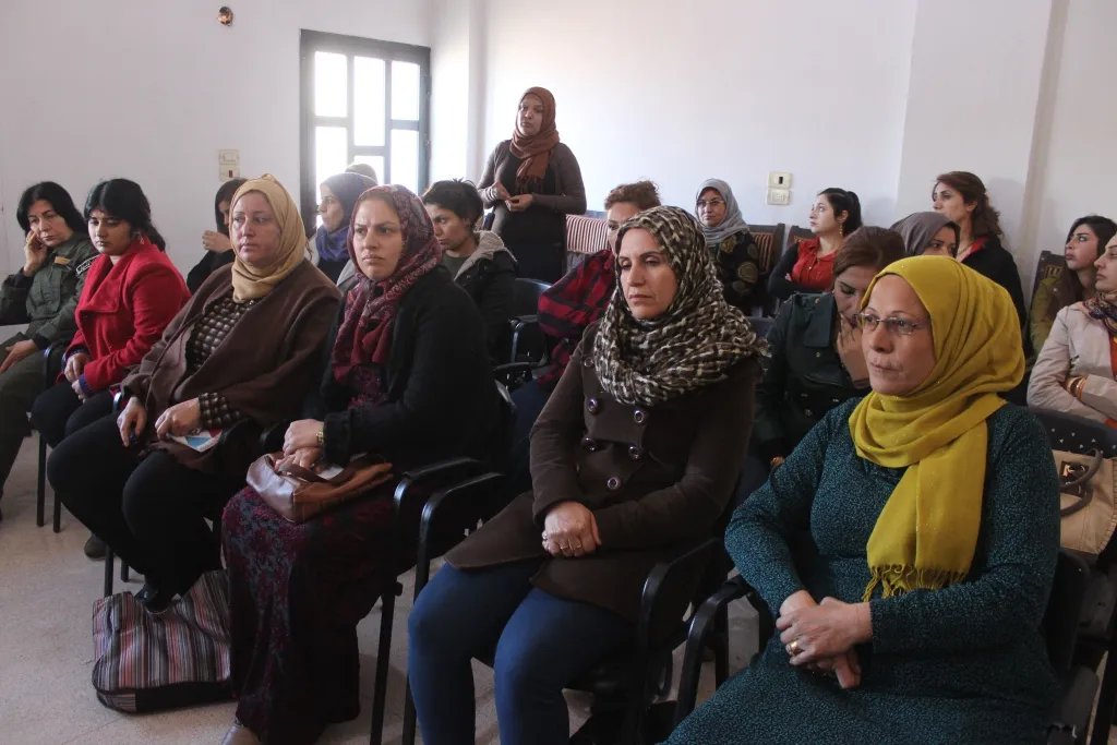 Civînên amadekariya kongreya jinên di Dada Civakî de dewam dikin