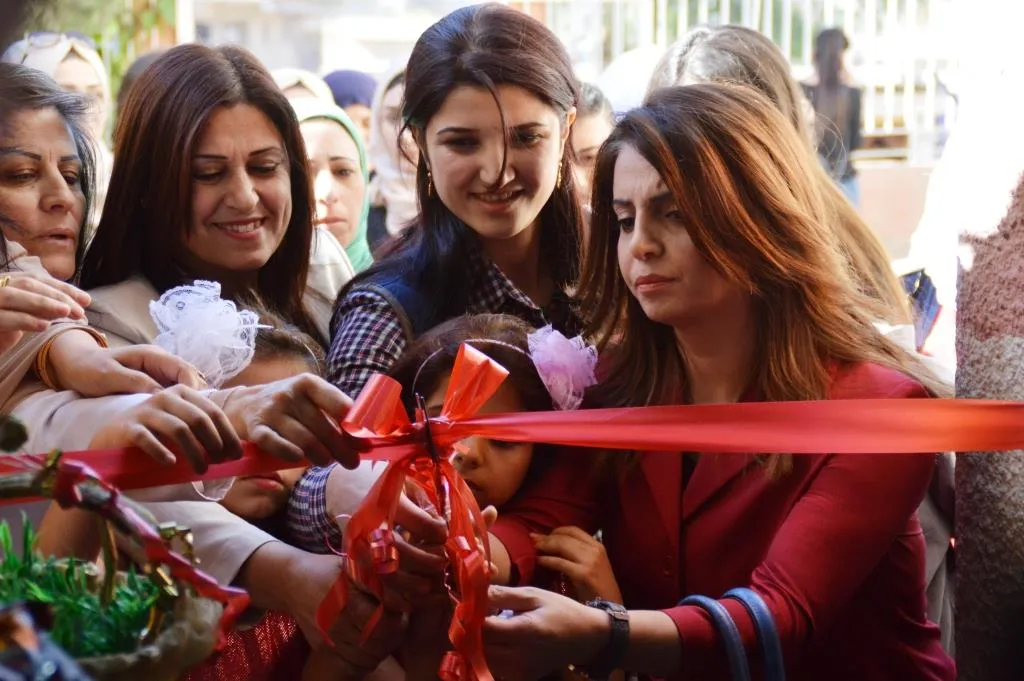 Bi karên xwe îradeya xwe vegotin: Em ciyawaz in