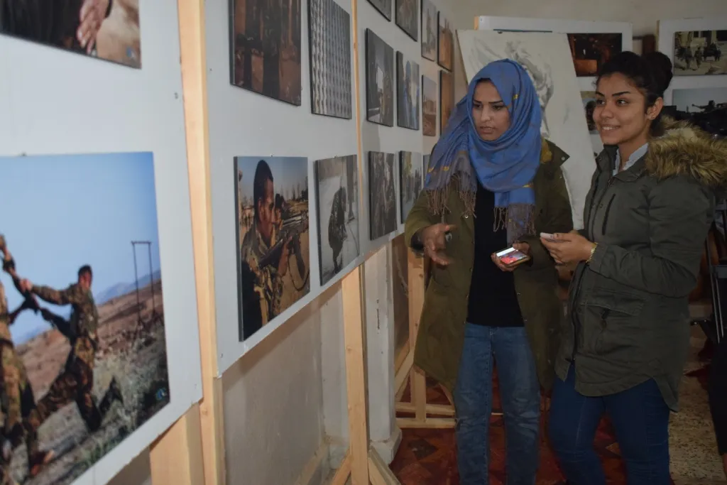Navenda Şopdarên Rojê wêneyên xwe li Girê Spî nîşan dide