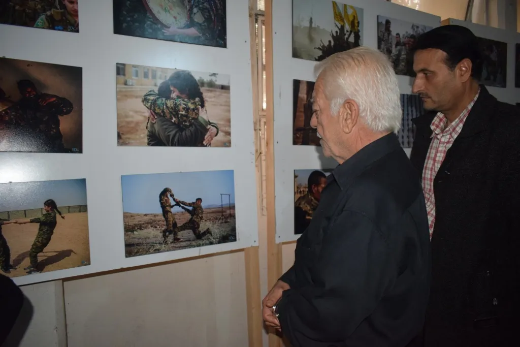 Navenda Şopdarên Rojê wêneyên xwe li Girê Spî nîşan dide