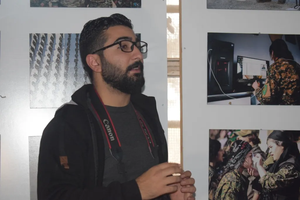 Navenda Şopdarên Rojê wêneyên xwe li Girê Spî nîşan dide